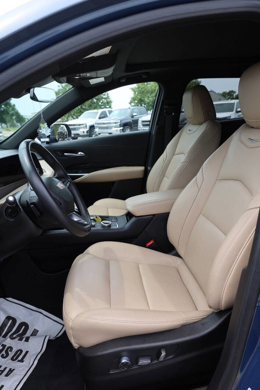 Used 2024 Cadillac XT4 Premium Luxury w/ Cold Weather Package image 13