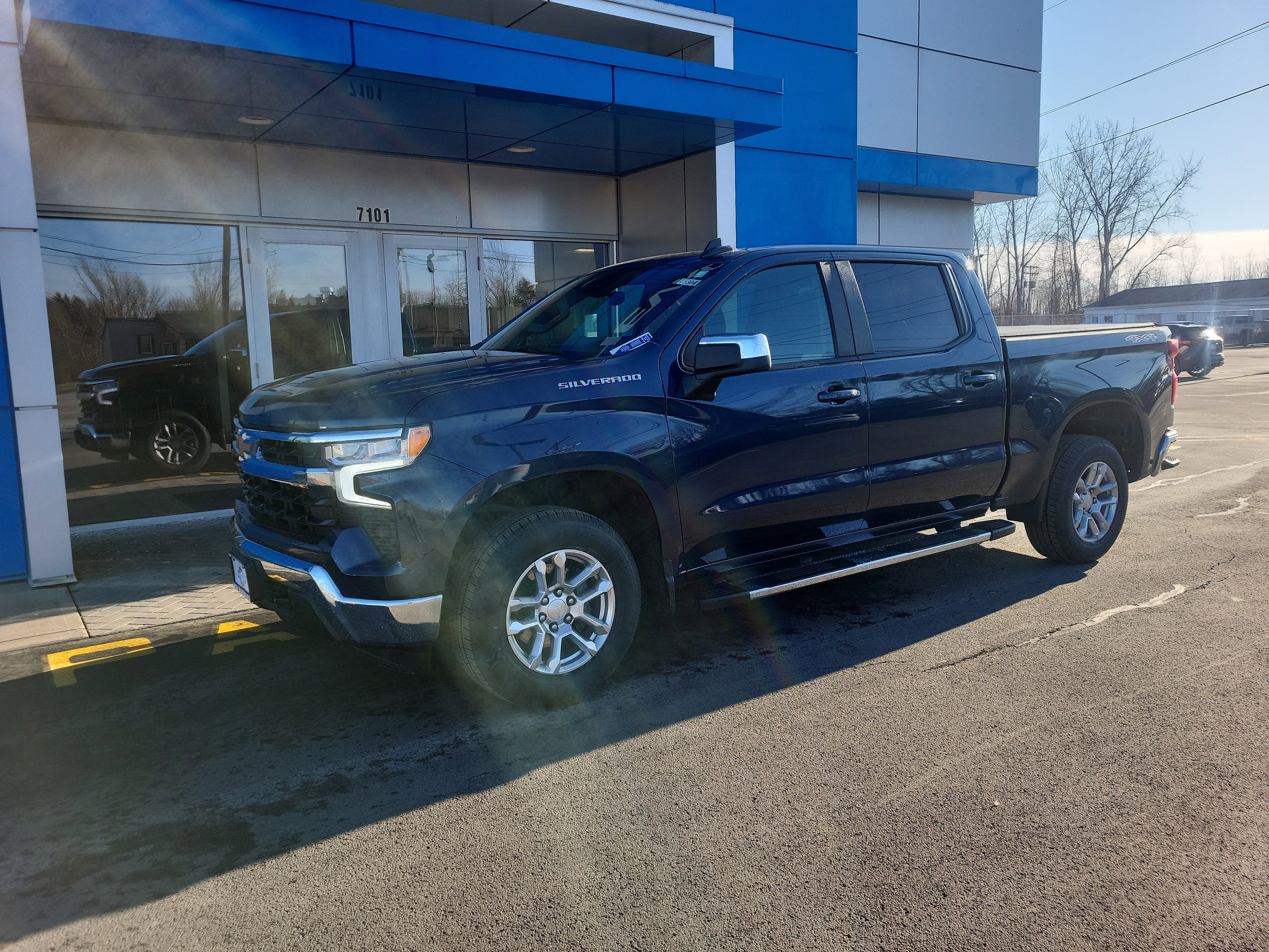 Certified 2022 Chevrolet Silverado 1500 LT image 2