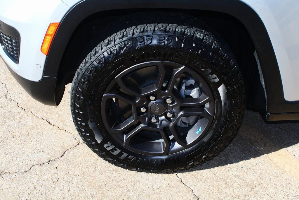 Used 2024 Jeep Grand Cherokee Trailhawk w/ Advanced Protech Group II image 4