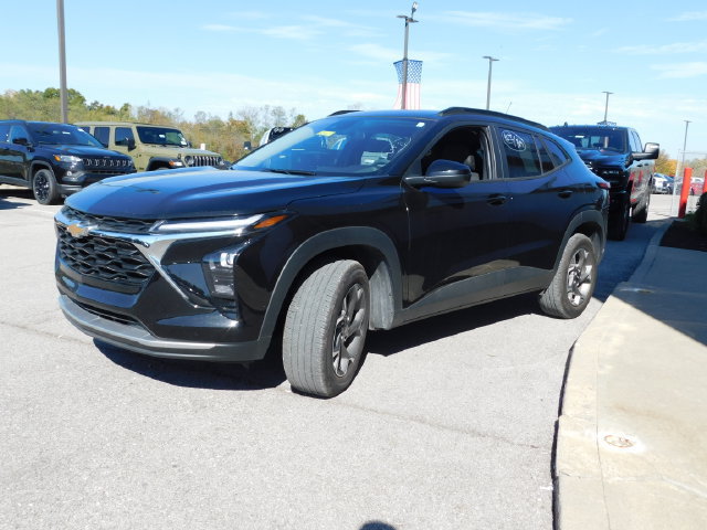 Used 2026 Chevrolet Trax LT FWD image 9