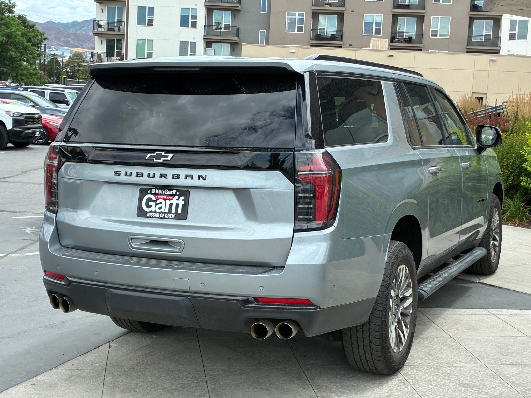 Used 2025 Chevrolet Suburban Z71 AWD/4WD image 3