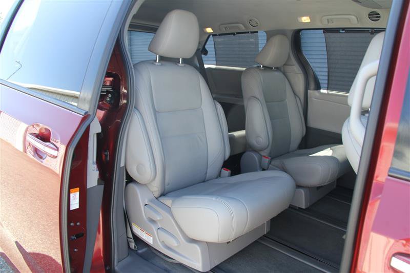 Used 2017 Toyota Sienna XLE Premium AWD/4WD image 21
