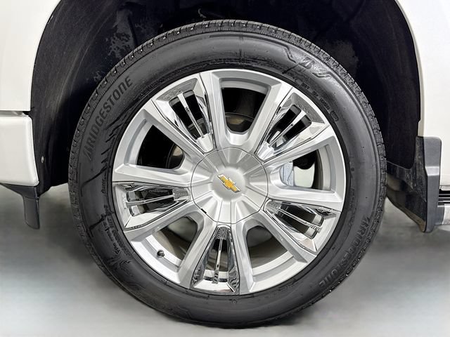 Used 2025 Chevrolet Silverado 1500 High Country w/ High Country Premium Package AWD/4WD image 33