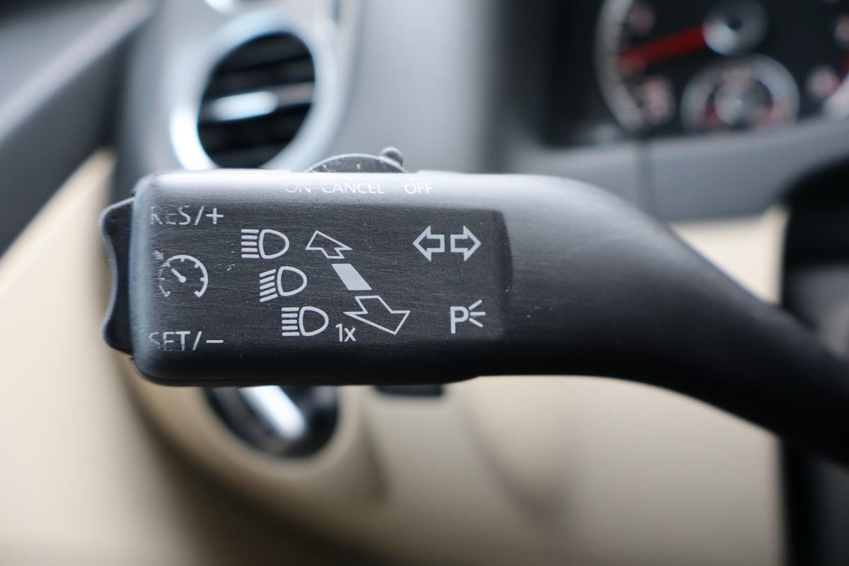 Used 2011 Volkswagen Tiguan SEL AWD/4WD image 32