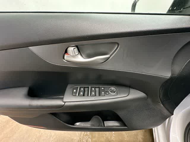 Used 2019 Kia Forte LXS FWD image 16