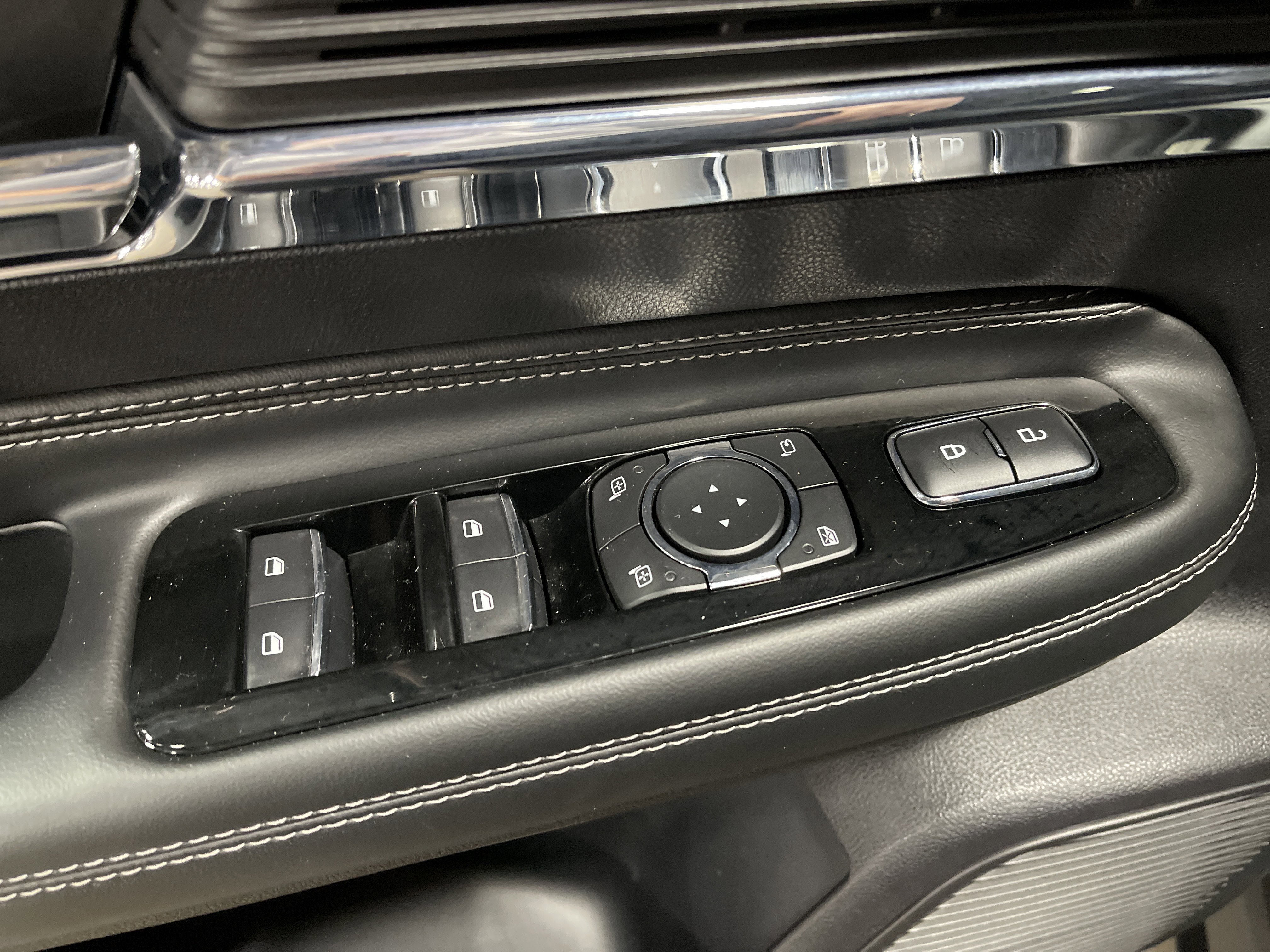 Used 2022 Lincoln Corsair AWD w/ Equipment Group 101A image 8