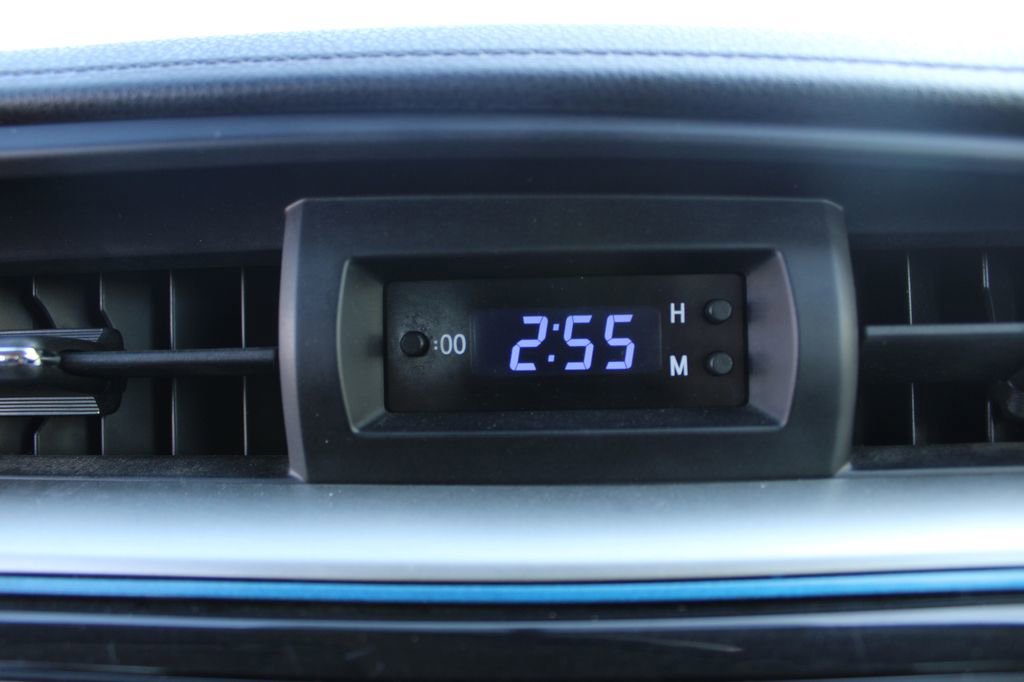 Used 2016 Toyota Corolla LE image 26