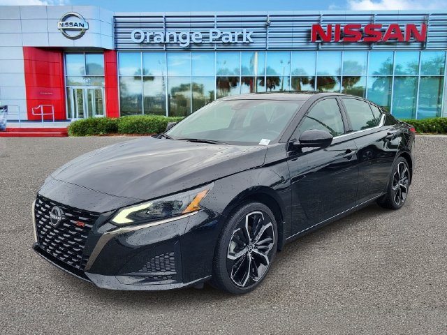 Used 2023 Nissan Altima 2.5 SR w/ SR Premium Package FWD image 4