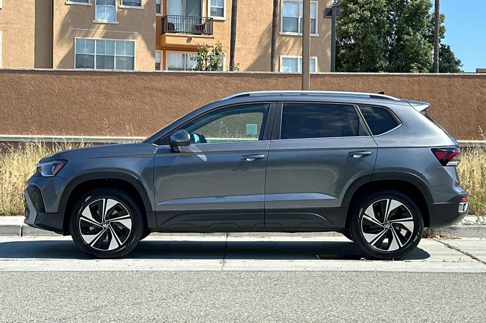 Certified 2026 Volkswagen Taos SE w/ Panoramic Sunroof Package AWD/4WD image 7