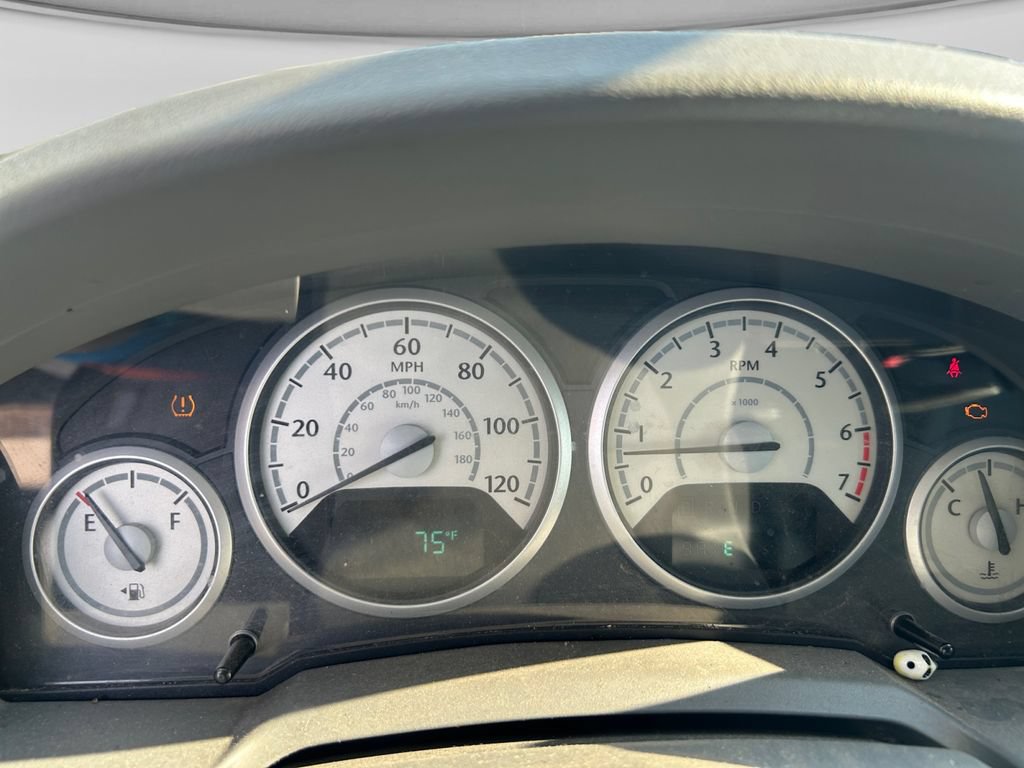 Used 2010 Chrysler Town & Country Touring FWD image 14