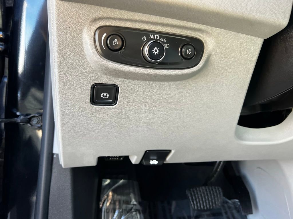 Used 2024 GMC Terrain SLT image 25