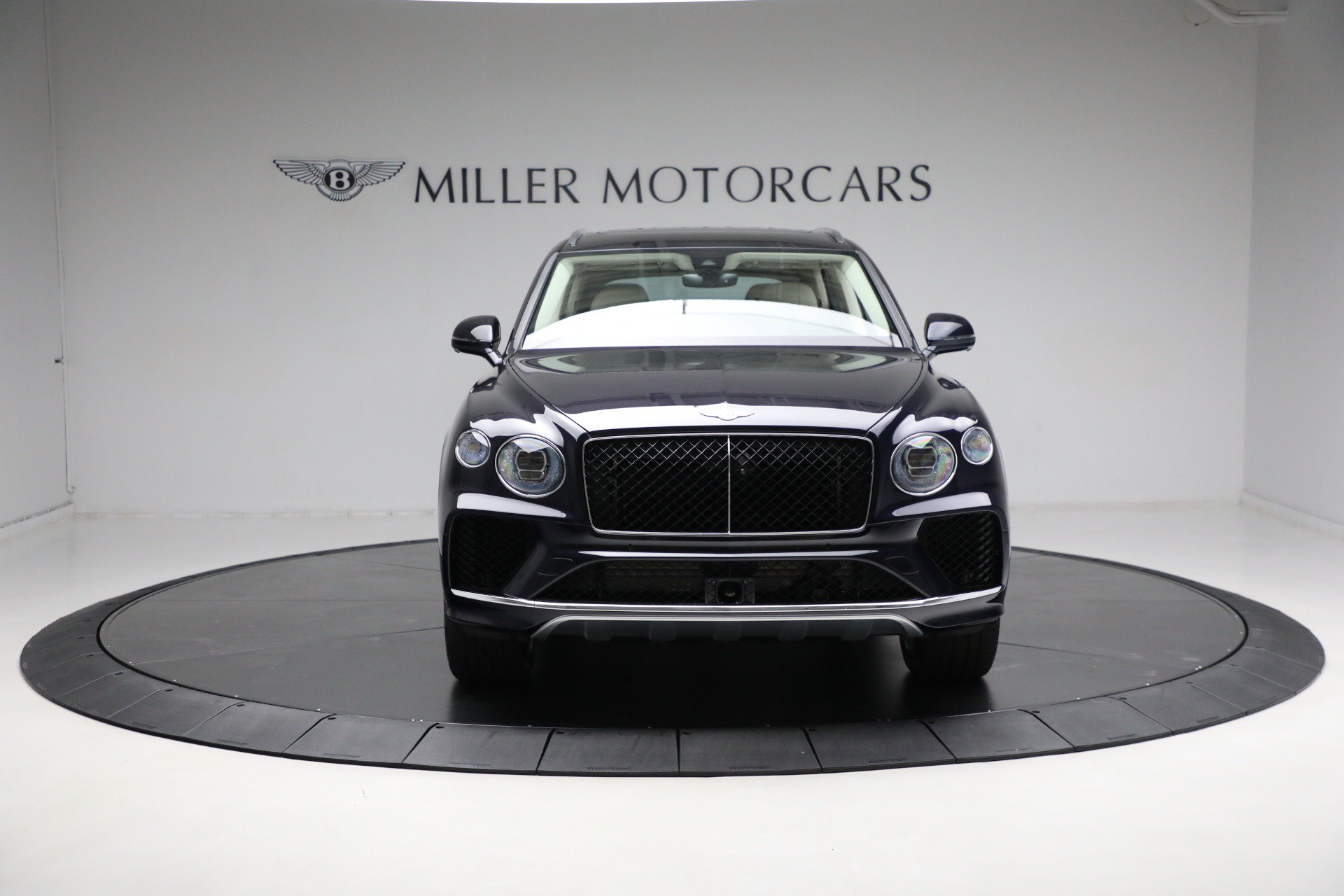 Used 2024 Bentley Bentayga Extended Wheelbase AWD/4WD image 16