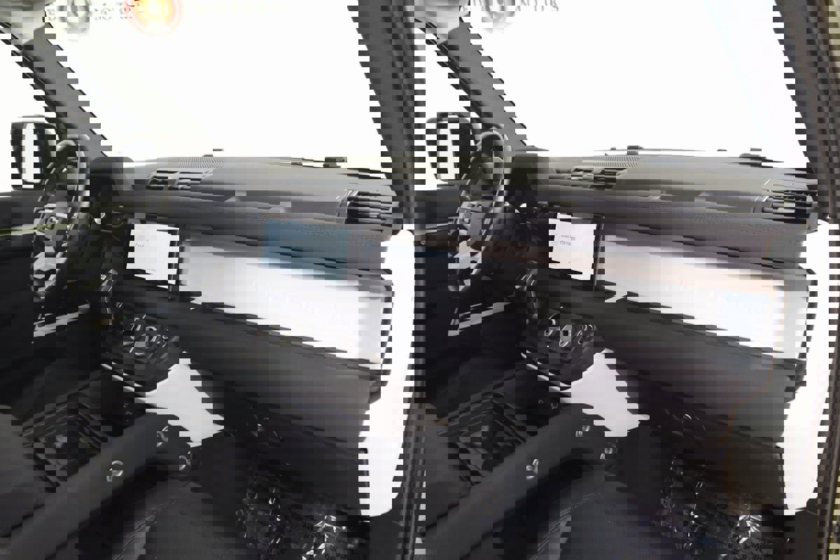 Used 2023 Land Rover Defender 110 S image 54