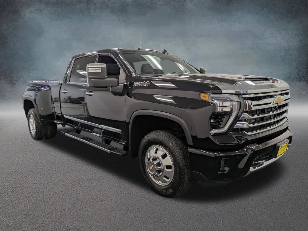 Used 2024 Chevrolet Silverado 3500 High Country w/ High Country Premium Package image 3