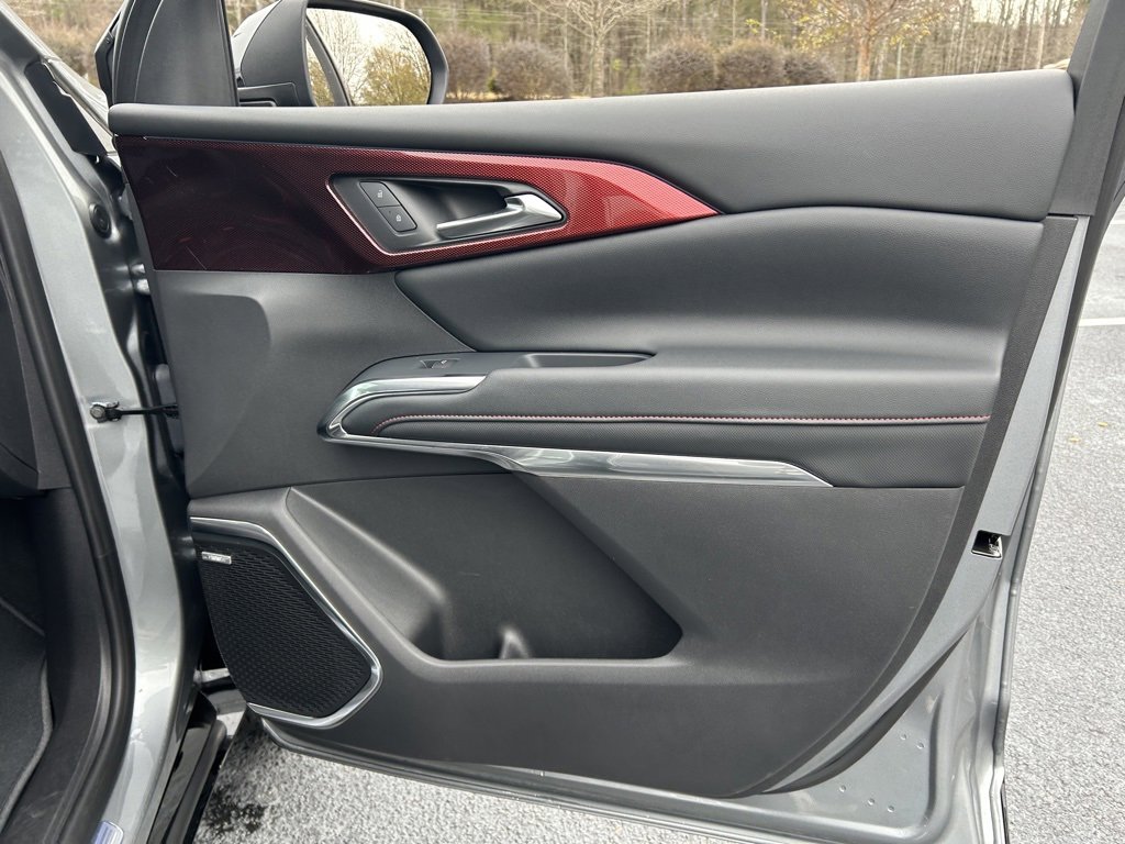 Used 2025 Chevrolet Traverse RS image 61