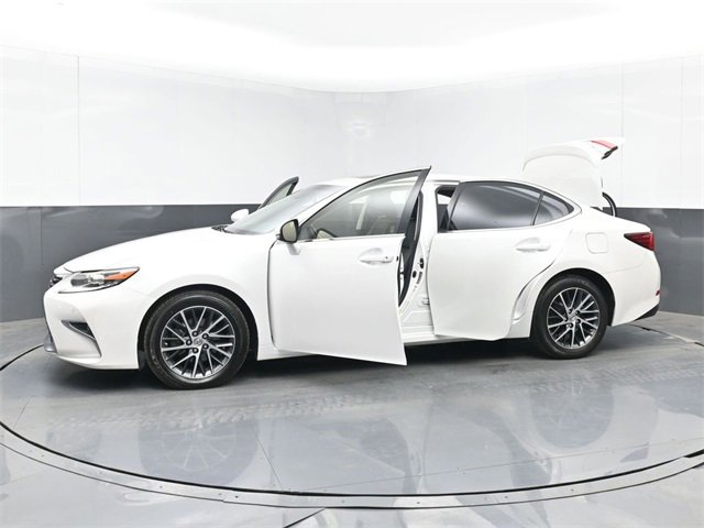 Used 2017 Lexus ES 350 w/ Luxury Package image 54