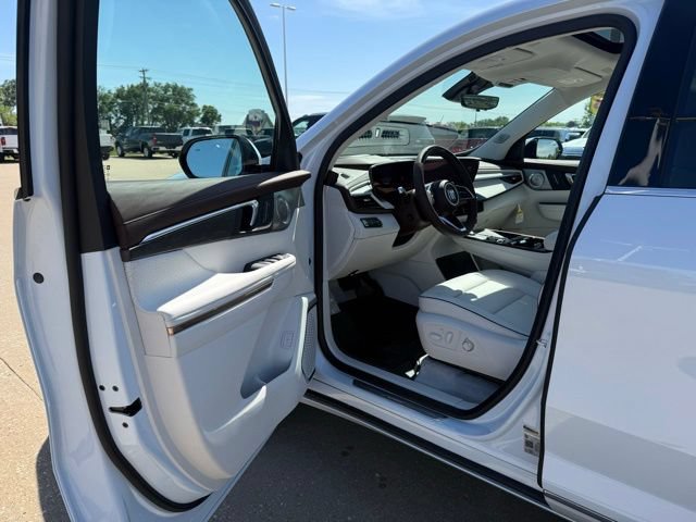 New 2026 Buick Enclave Avenir w/ Super Cruise Package AWD/4WD image 9