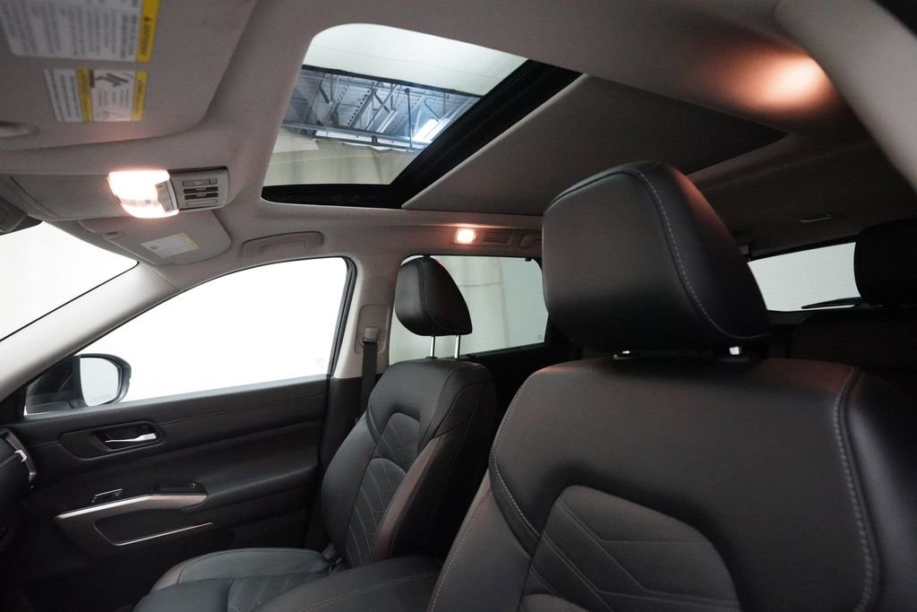 Certified 2023 Nissan Pathfinder Platinum AWD/4WD image 32