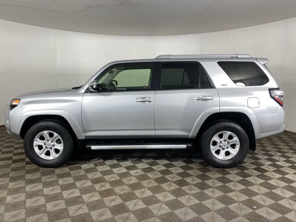 Used 2016 Toyota 4Runner SR5 AWD/4WD image 4