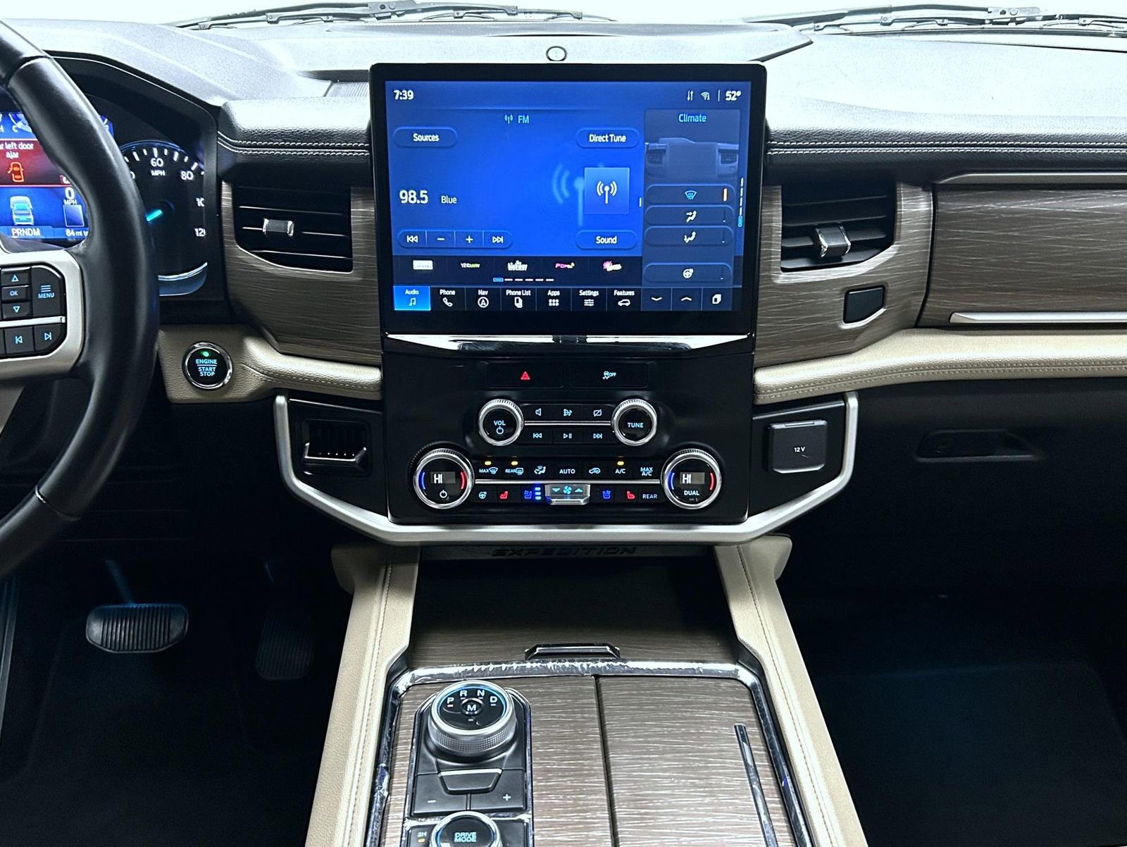 Used 2022 Ford Expedition Limited image 13