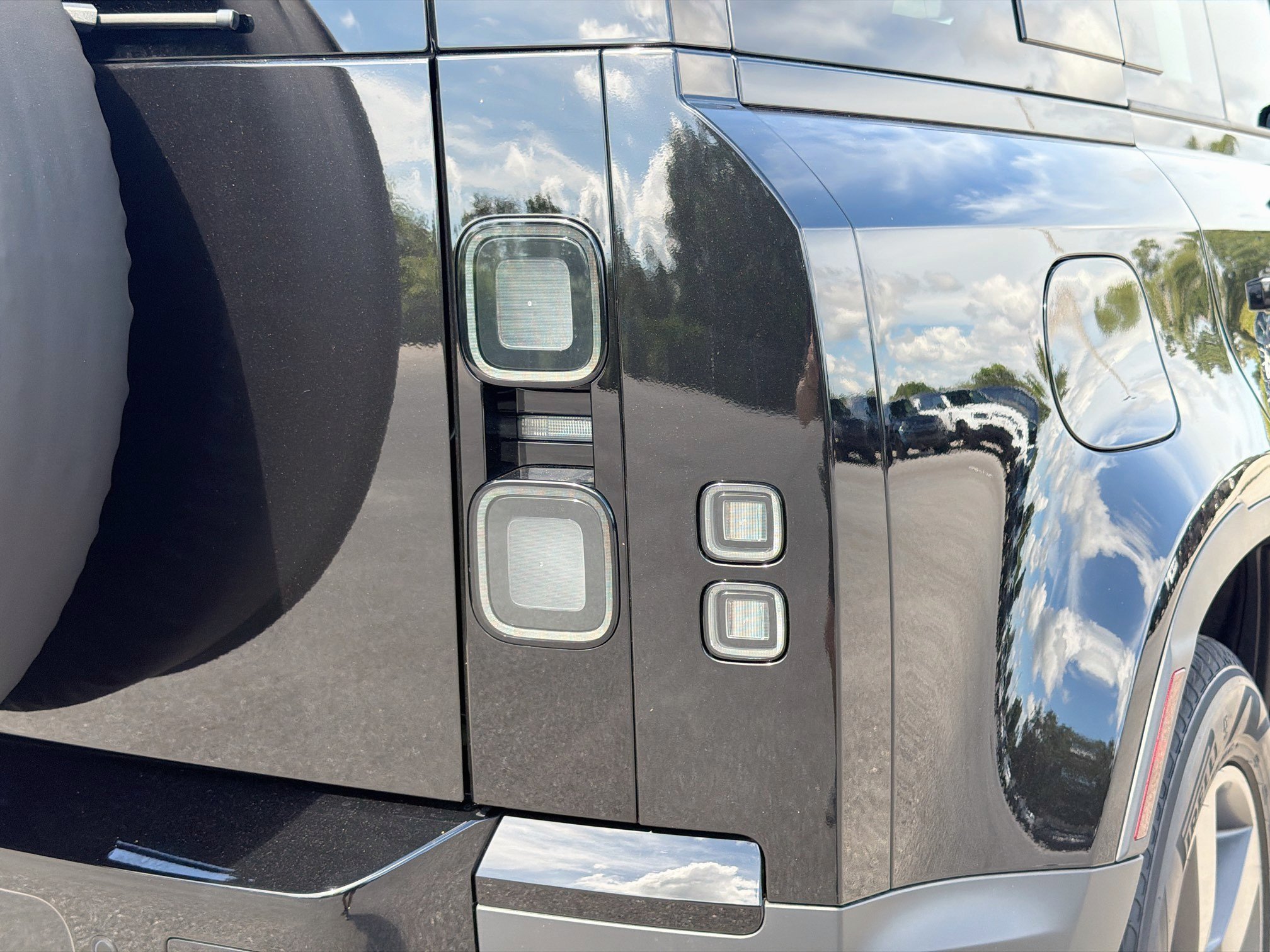 New 2026 Land Rover Defender 110 S AWD/4WD image 10