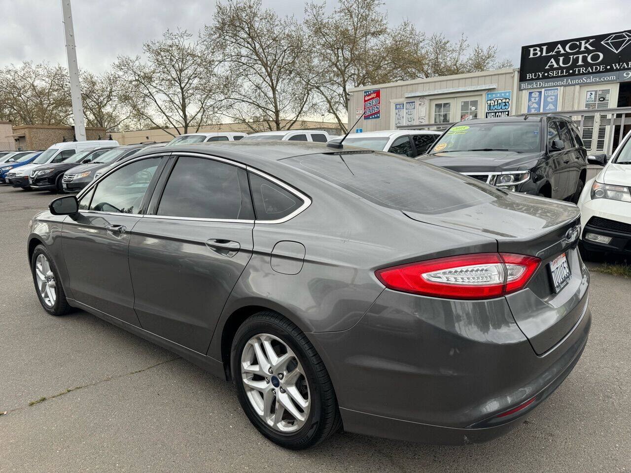 Used 2014 Ford Fusion SE w/ Equipment Group 202A FWD image 4