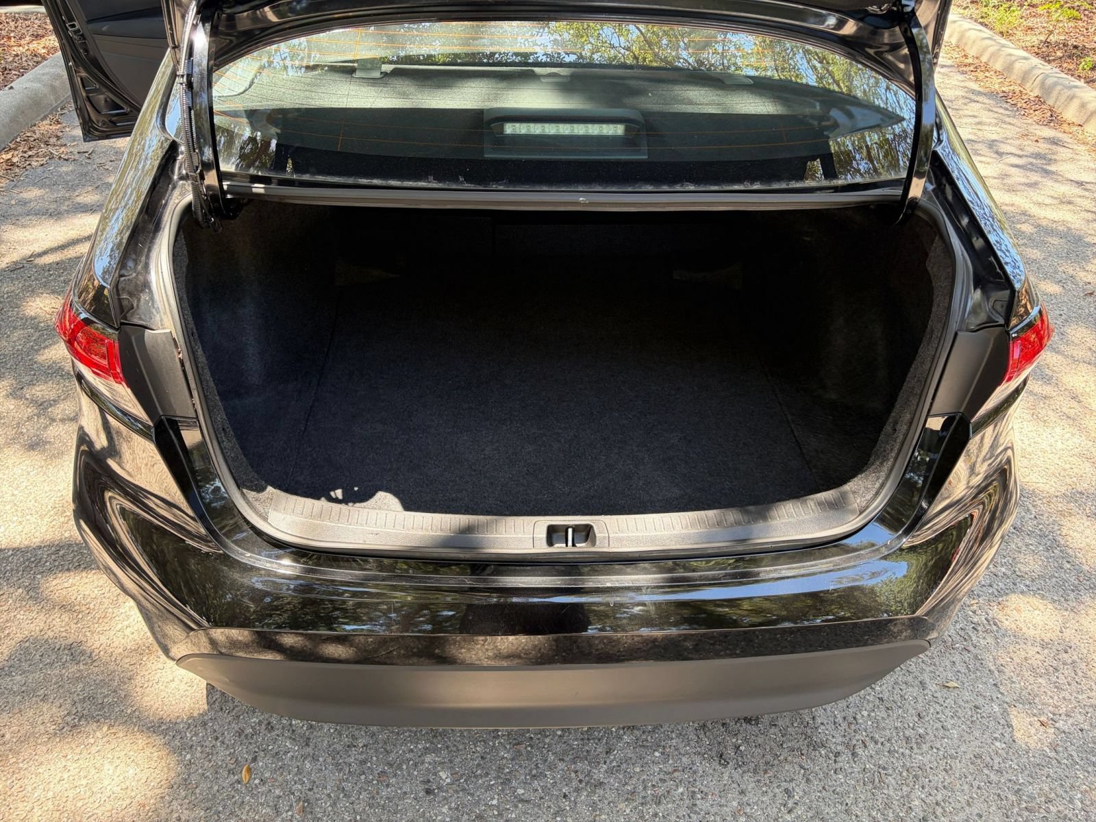 Used 2025 Toyota Corolla LE FWD image 28