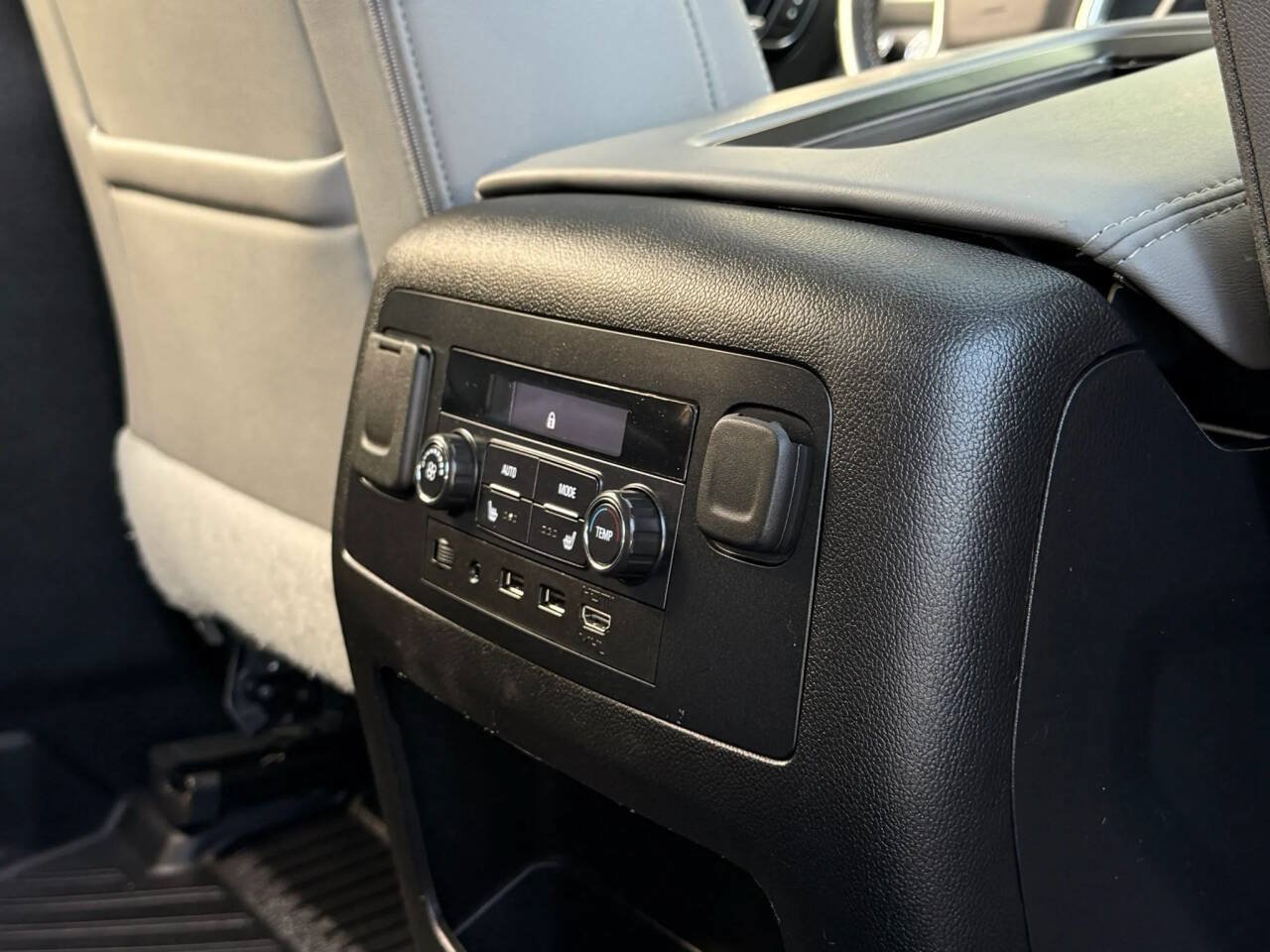 Used 2019 Chevrolet Tahoe LT w/ LT Signature Package AWD/4WD image 25