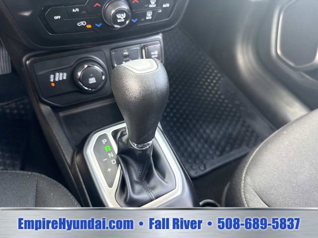 Used 2023 Jeep Renegade Latitude AWD/4WD image 25