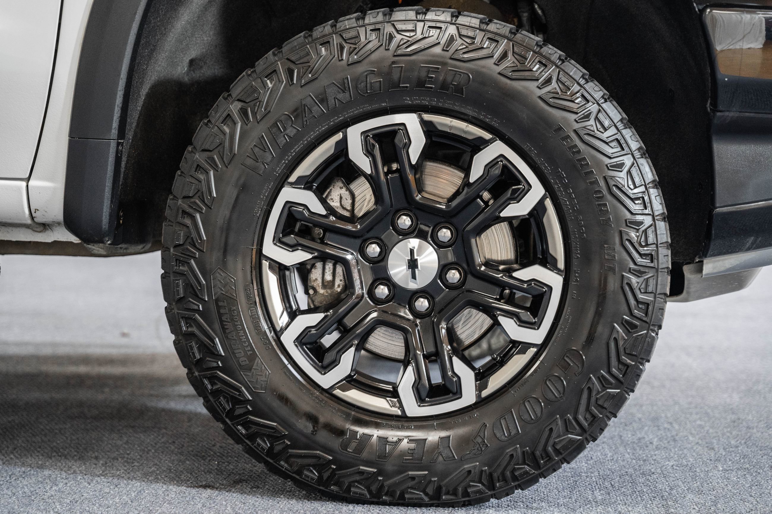 Used 2024 Chevrolet Silverado 1500 ZR2 image 15