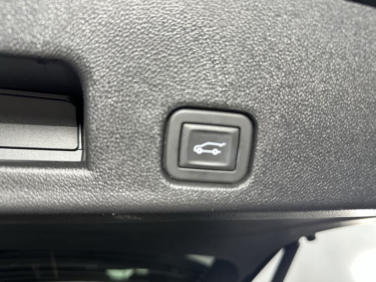 Used 2026 GMC Acadia Elevation w/ Elevation Premium Package FWD image 30