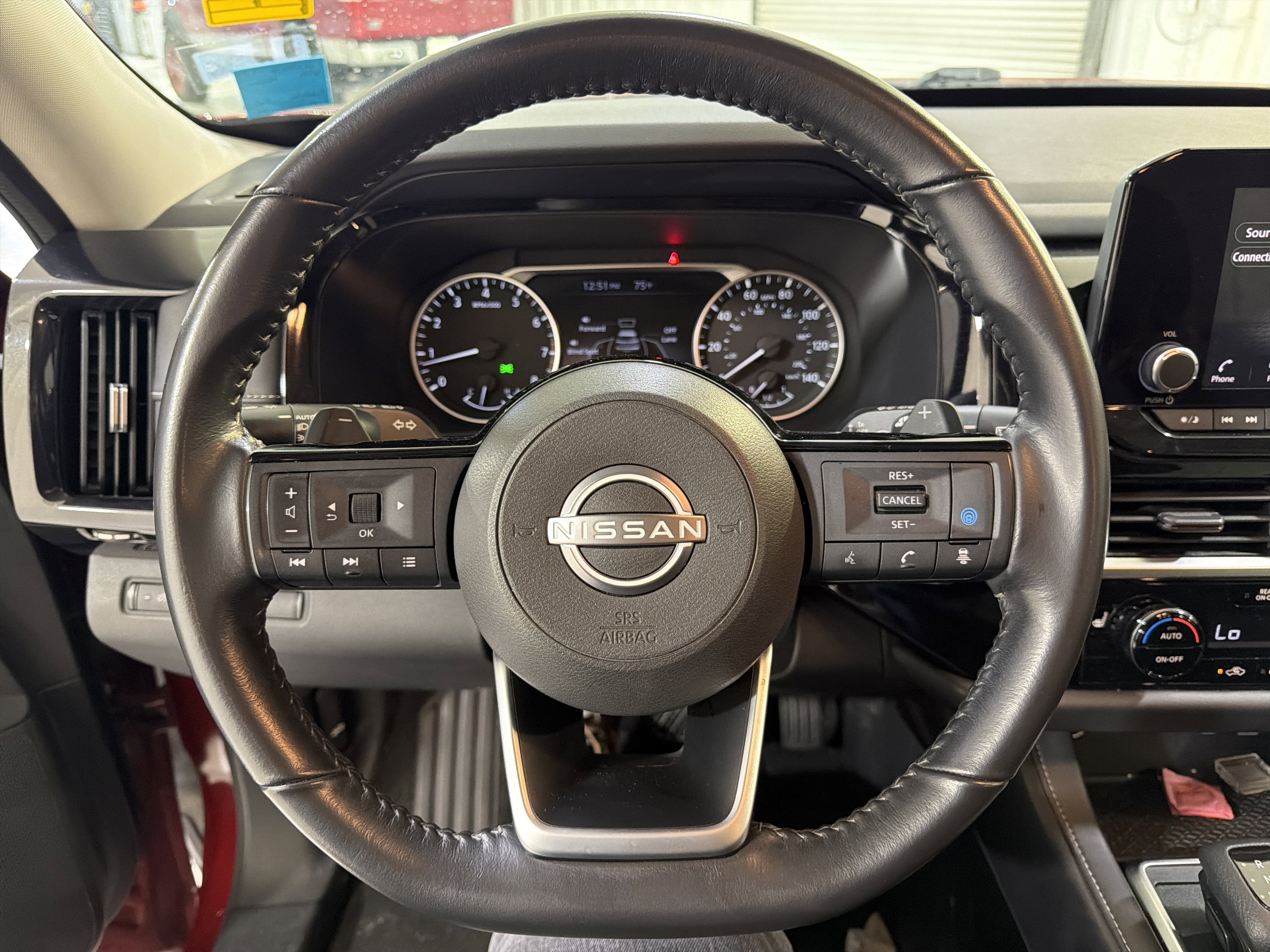 Used 2022 Nissan Pathfinder SV image 15