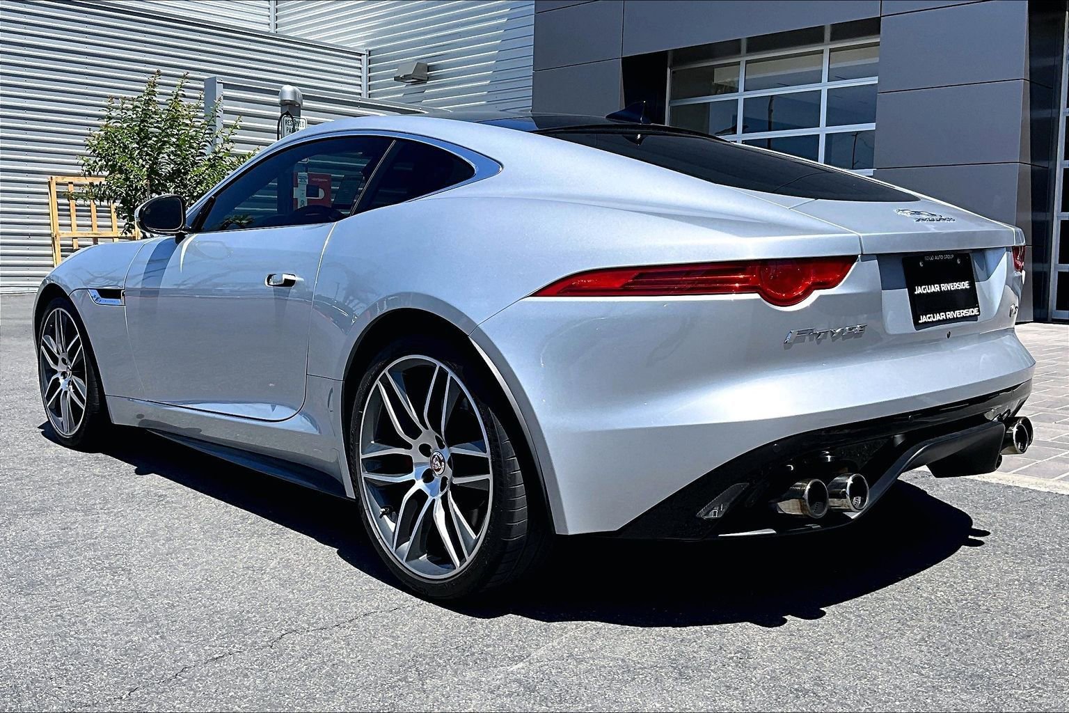 Used 2015 Jaguar F-TYPE R image 3