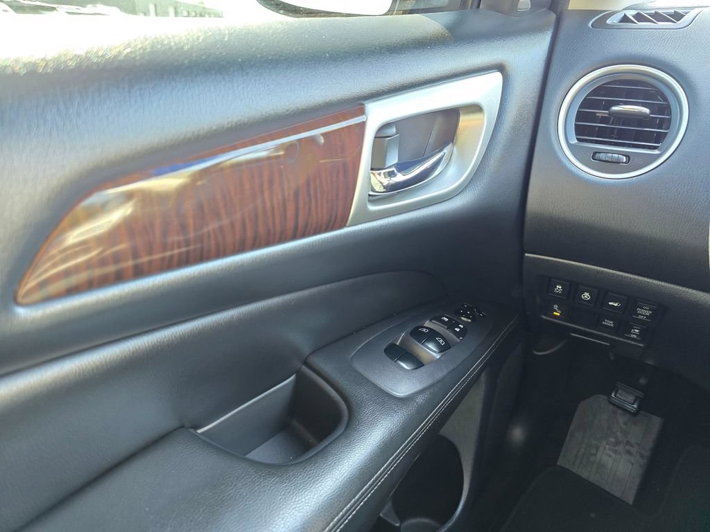 Used 2016 Nissan Pathfinder Platinum AWD/4WD image 30