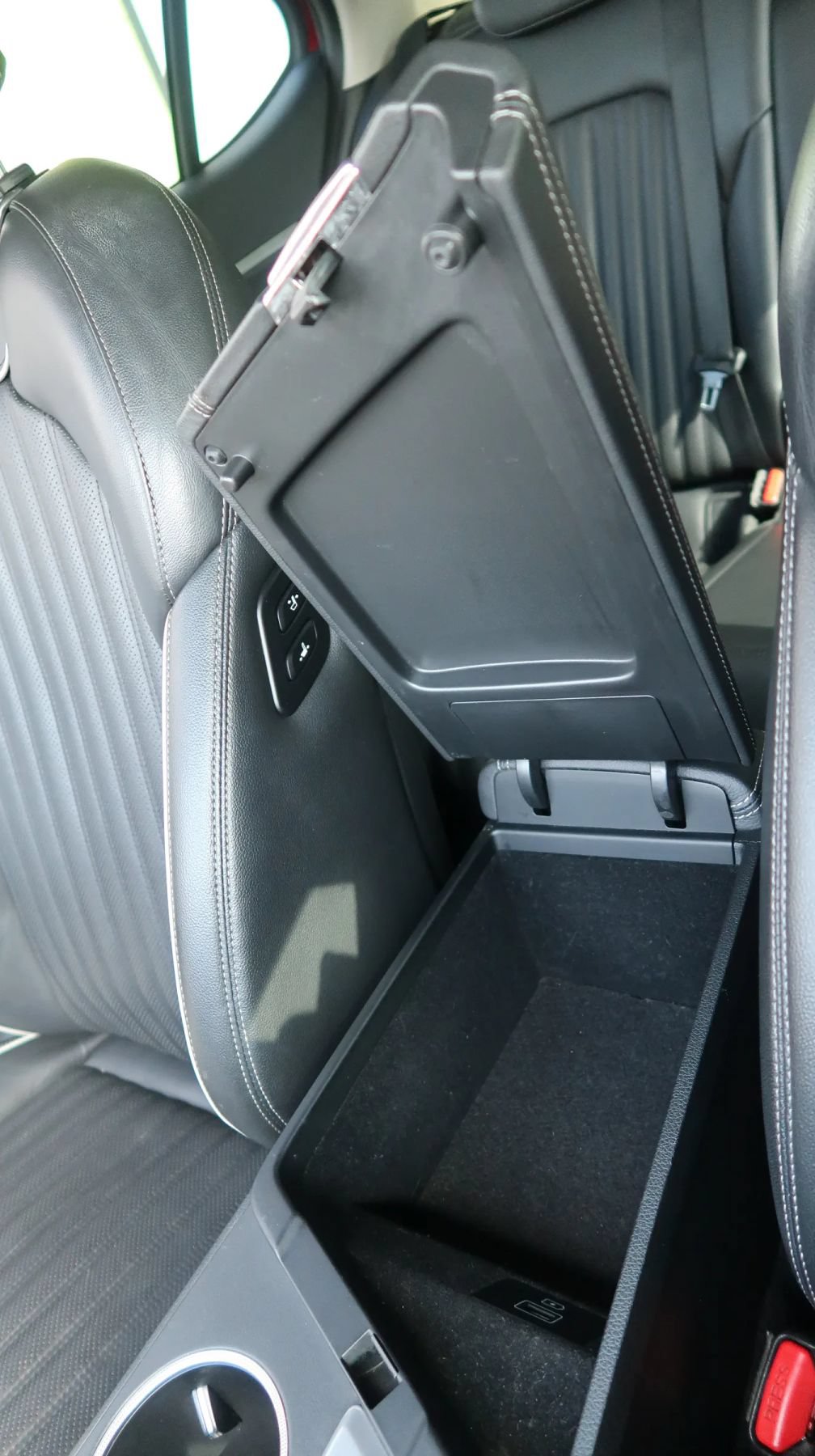 Used 2021 Genesis G70 3.3T RWD image 30