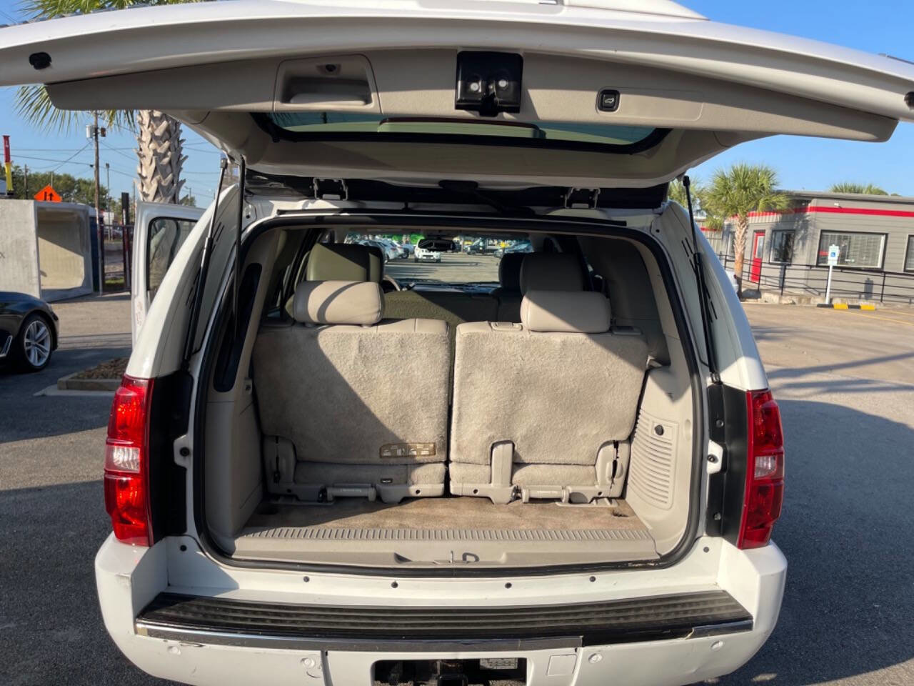 Used 2011 Chevrolet Tahoe LTZ RWD image 19