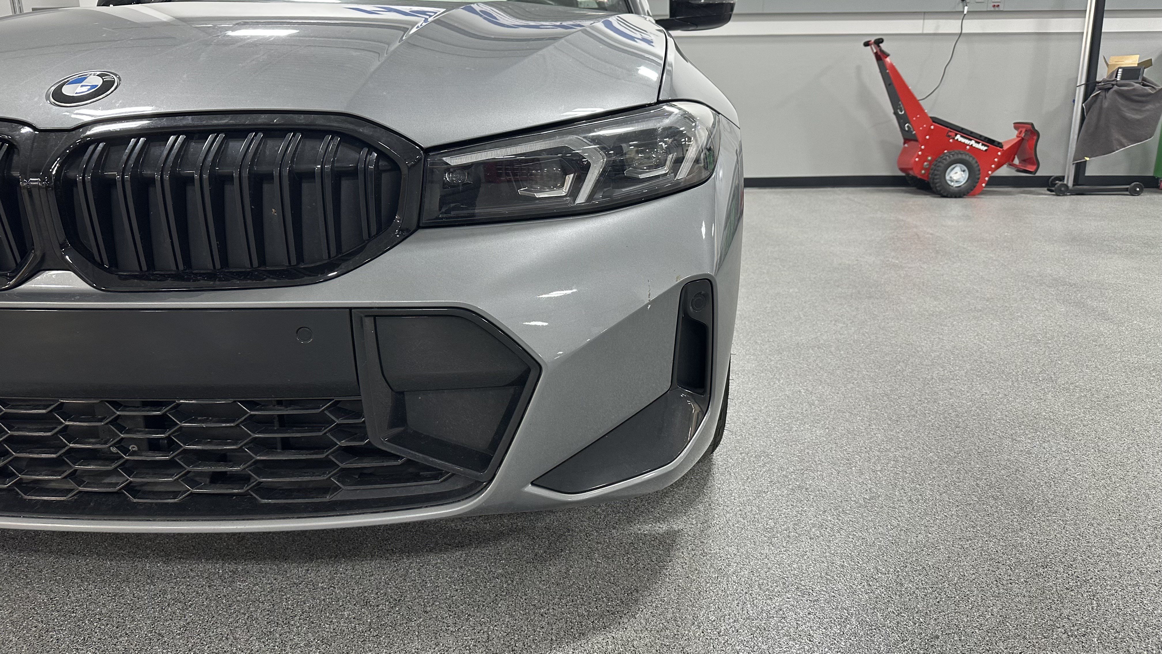 Certified 2023 BMW 330i xDrive Sedan w/ M Sport Package AWD/4WD image 6