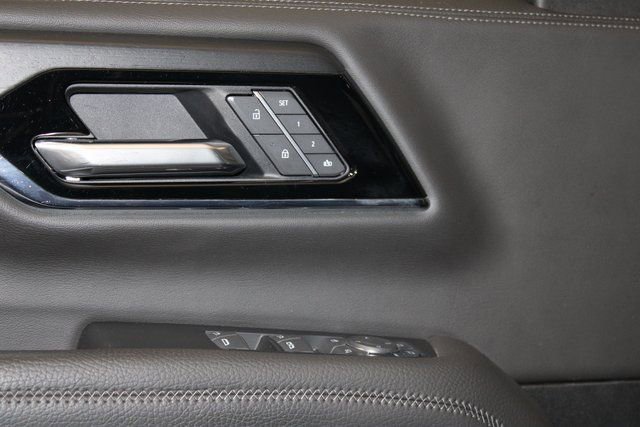 Used 2025 GMC Yukon Denali w/ Advanced Technology Package image 39