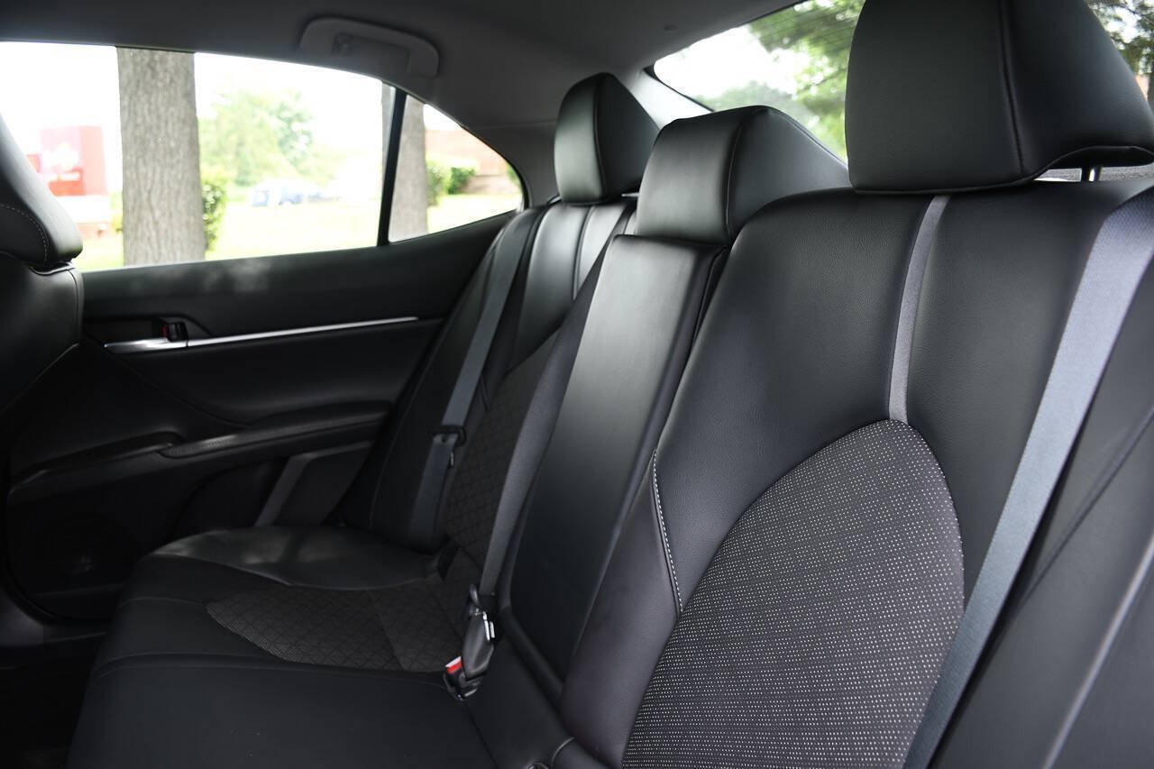 Used 2023 Toyota Camry XSE FWD image 17