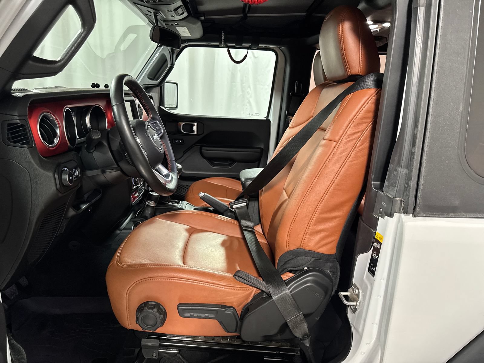 Used 2020 Jeep Wrangler Rubicon AWD/4WD image 3