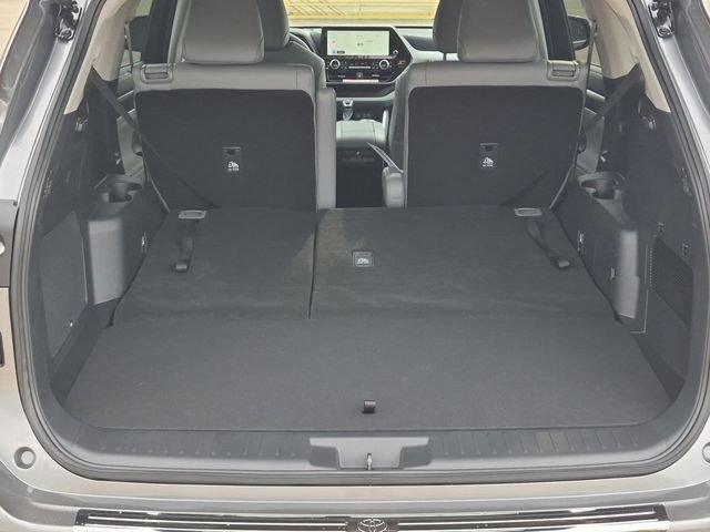Certified 2026 Toyota Highlander Platinum AWD/4WD image 31