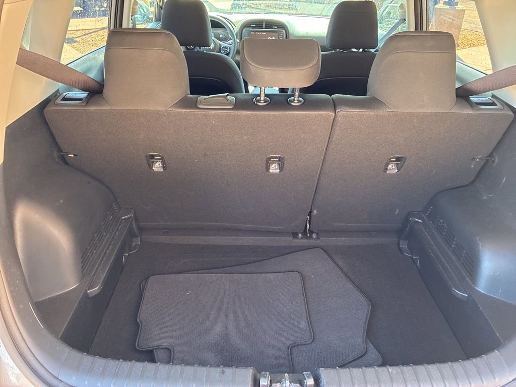 Used 2025 Kia Soul LX FWD image 12