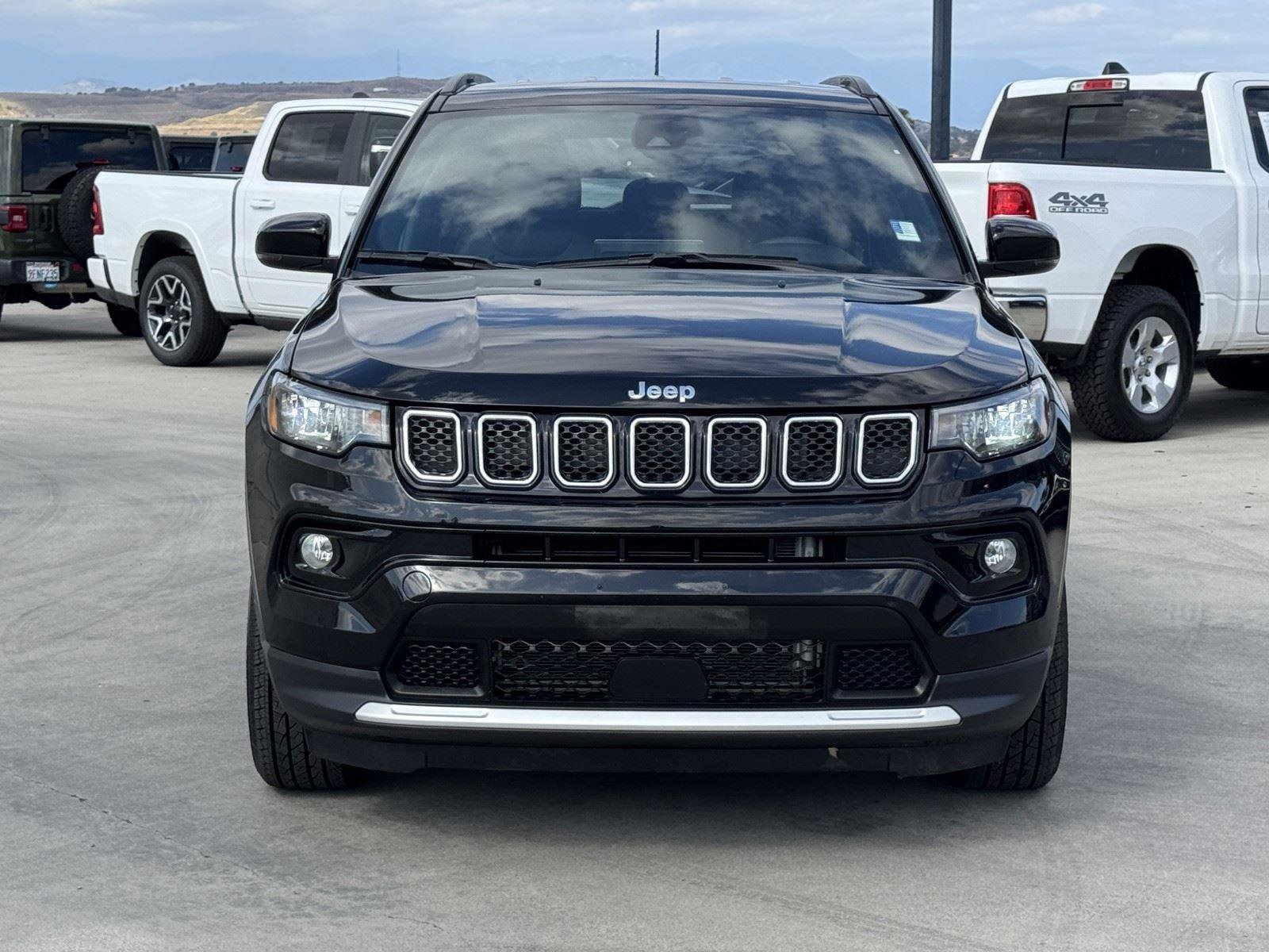 Used 2023 Jeep Compass Limited AWD/4WD image 2