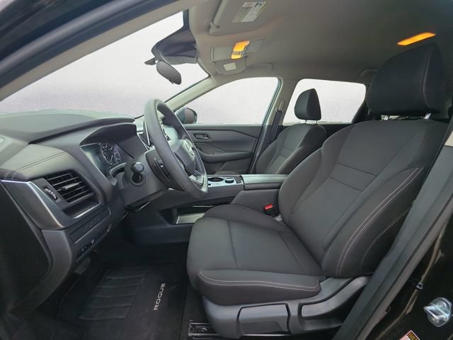 Used 2025 Nissan Rogue S AWD/4WD image 9