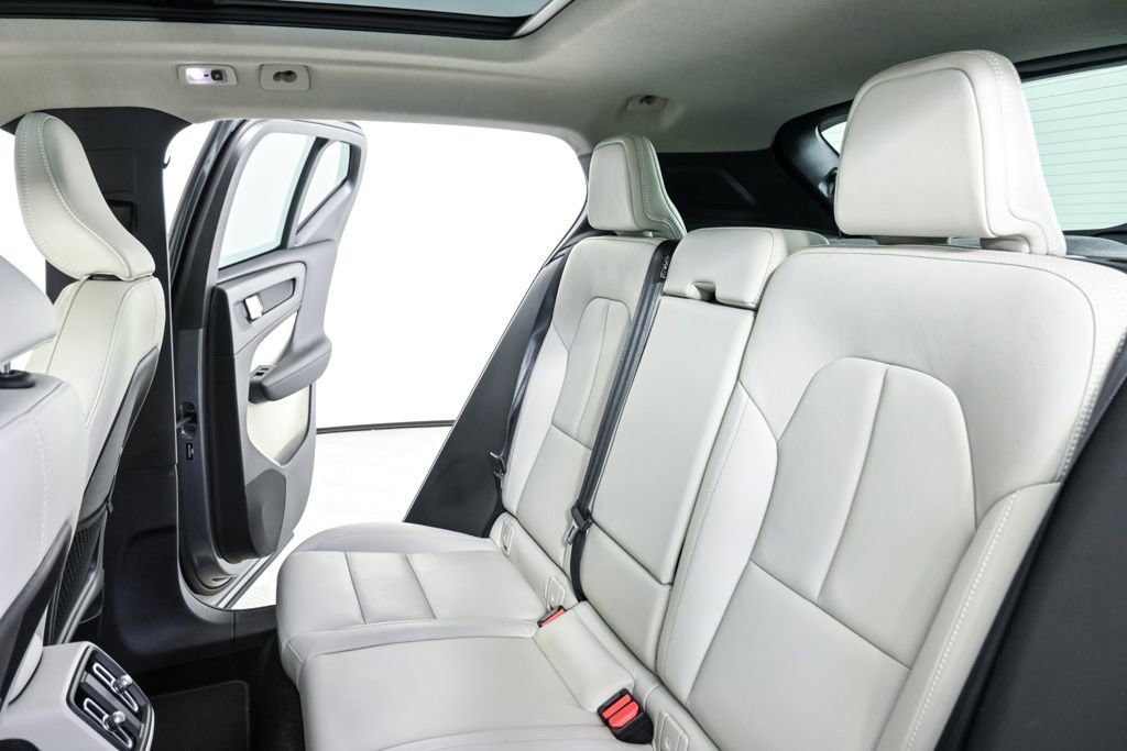 Used 2019 Volvo XC40 T5 Momentum image 20