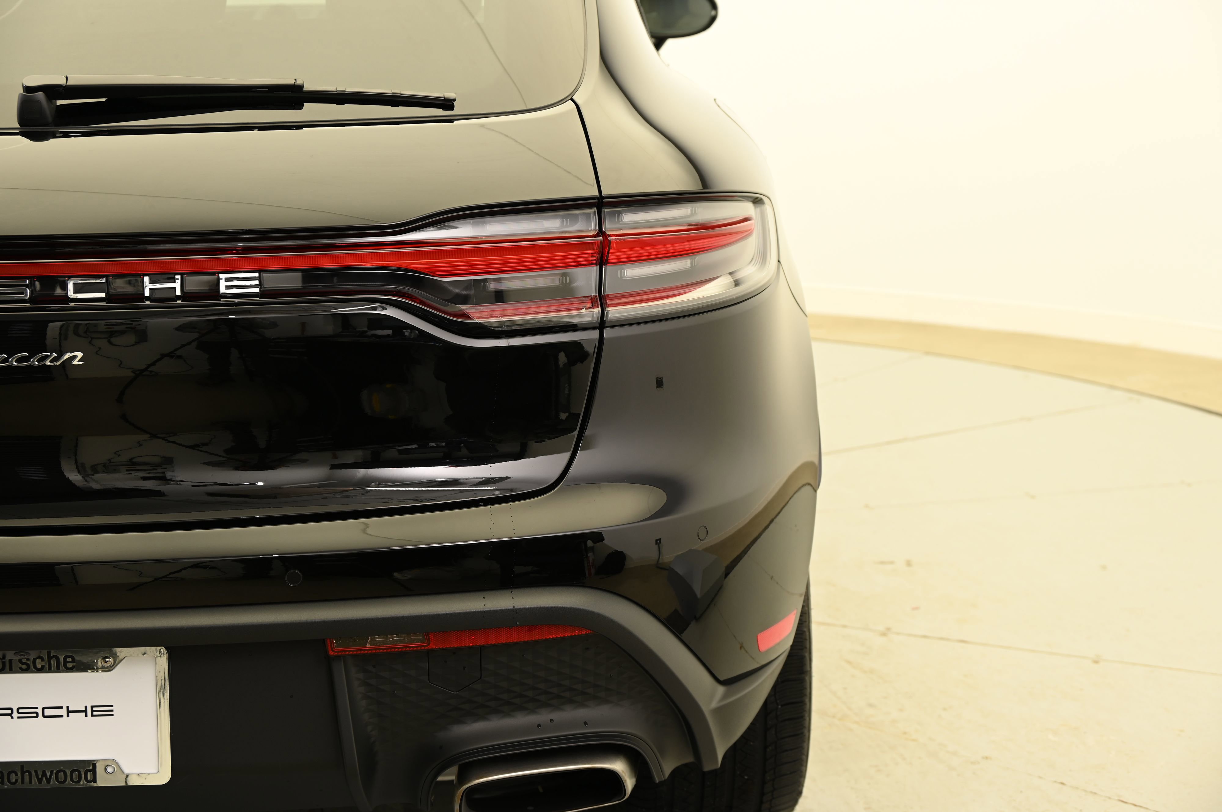 Used 2025 Porsche Macan image 14