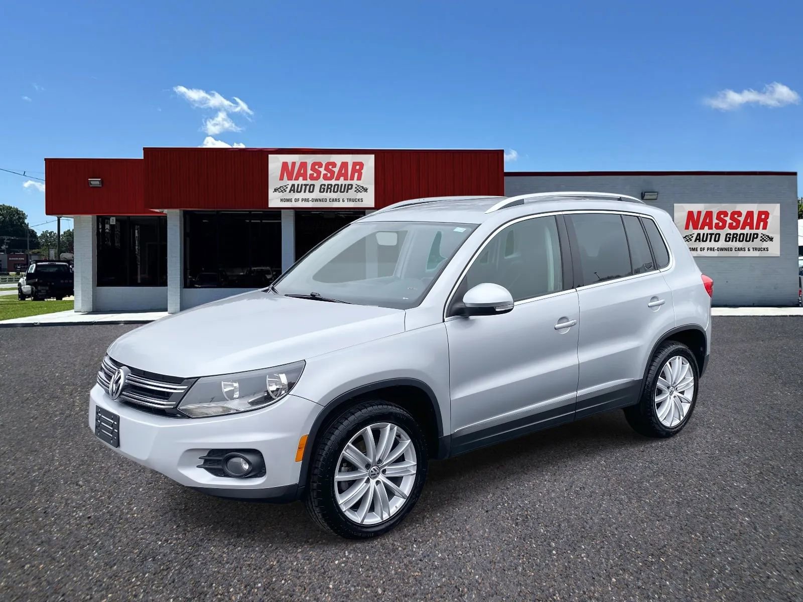 Used 2014 Volkswagen Tiguan SE image 1