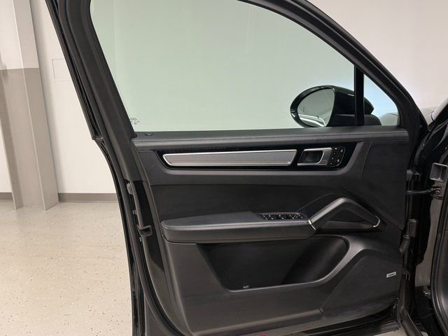 Certified 2023 Porsche Cayenne Platinum Edition image 32