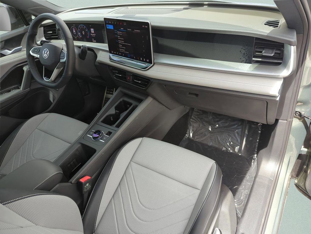 New 2026 Volkswagen Tiguan SE R-Line image 19