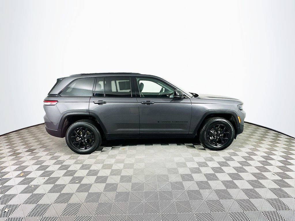 Certified 2024 Jeep Grand Cherokee Altitude image 12